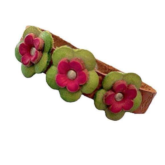 Sheng Tong Leather Hand Tooled Dimensional Flower Snap Bracelet - Picture 1 of 6